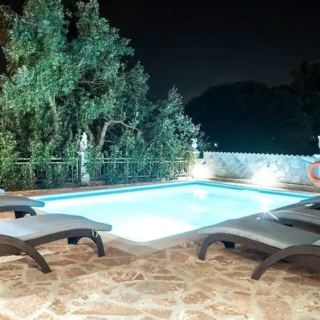 Poli House Family W/ Pool Βίλα