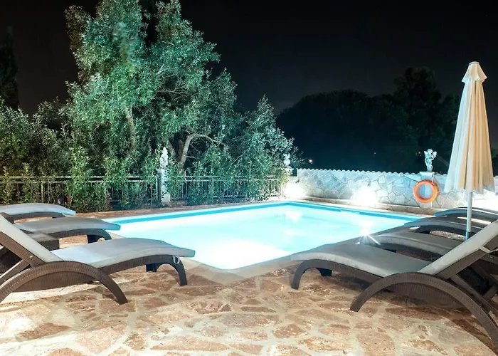 Poli House Family W/ Pool וילה