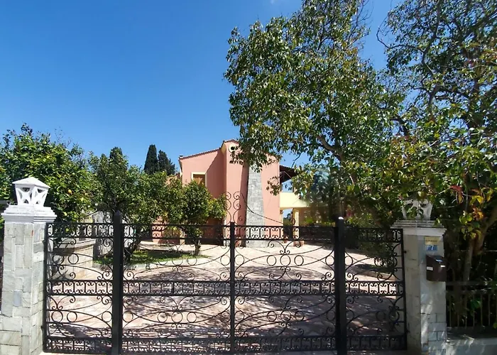 Poli House Family W/ Pool *