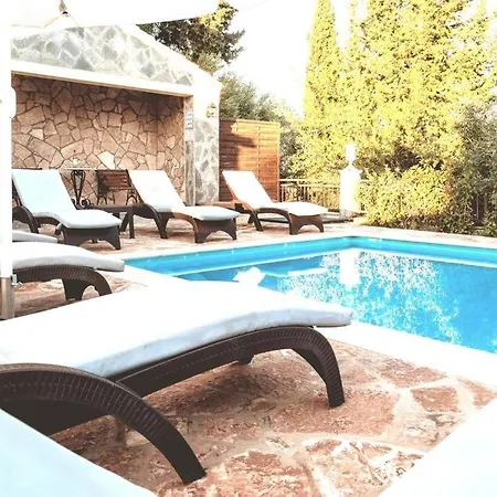 Poli House Family W/ Pool